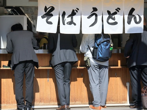 「年越しそば、ここでいい」 有名店より愛される理由。中央線で見つけた“最高峰の立ち食い”2選