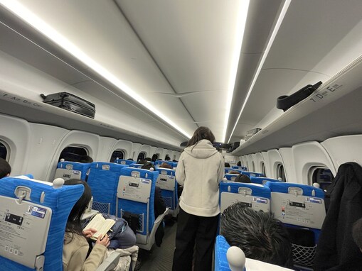 新幹線で「席を譲ってくれない」人は冷たいのか？ 飛行機はなぜ「全席指定」なのに揉めるのか？