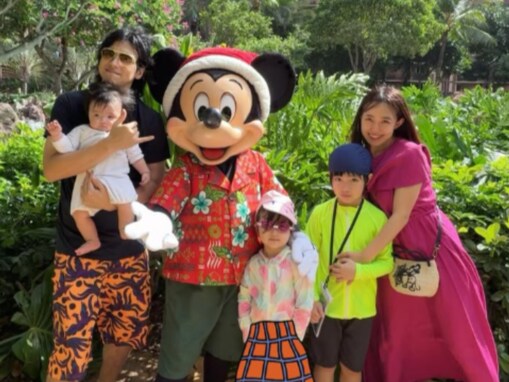 「ついに…」川崎希、初“アウラニ”で家族ショット公開！ 「大興奮」「すぐにミッキーに会えるなんて」