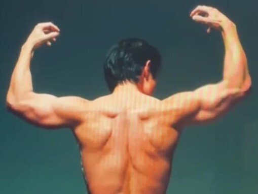 「脱いだらスゴイ」中尾明慶、圧巻の筋肉美に反響！ 「え、これ中尾くんですか？」「背筋すごっっ！」