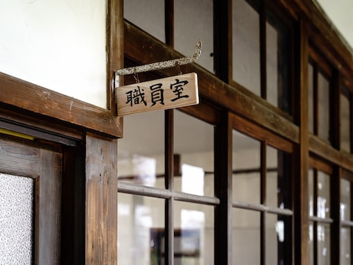 3学期の職員室で始まる「人事予想」。先生たちが担任する学年以上に気にしている「あること」とは