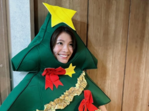 「コンセプトとして大成功」阿部詩、クリスマスツリーになった姿に反響「こんなん似合う人いるんだ」