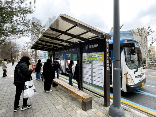 バス車内でお茶をぐびぐび……だけじゃない、海外旅行で「日本人」がやらかす笑えないマナー違反