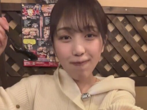 大食いYouTuber、“30分5kg海鮮丼のチャレンジ”ノーカット動画公開「神対応」「食べ方綺麗で見た目も美人」