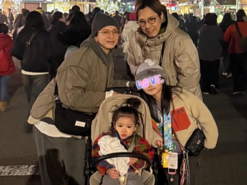 「家族でユニバ！」イケメン芸人、美人妻＆娘とのプライベートショット公開「ほんとこの家族は画になりますね」