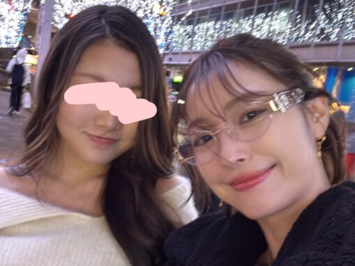 「りぃちゃんが凄い色気」木下優樹菜、美人娘との“デート”ショットを公開！ 「大人っぽいなー」