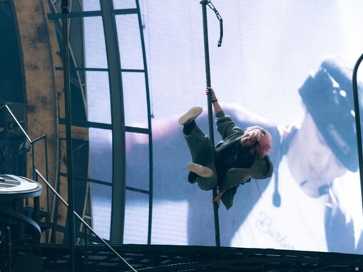 佐久間大介、ライブリハでのポールダンスを披露！「アクロバティックで如意棒みたい」「美しすぎる」