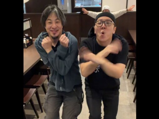 「ひろゆきを可愛いと思う日が来るとは」HIKAKIN、ひろゆきとのナルトダンスに「AIか…」「流石に尊い」