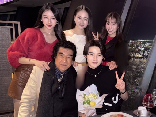 「とんでもねえ美形家族…」藤岡弘、のイケメン息子、美男美女揃いの家族ショットを公開！ 「美しすぎる」