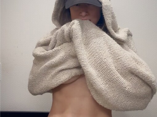 「美しい綺麗な腹筋」マリエ、シックスパック？ バキバキ腹筋に「厚さが薄い。。。同じ人間なのに」反響