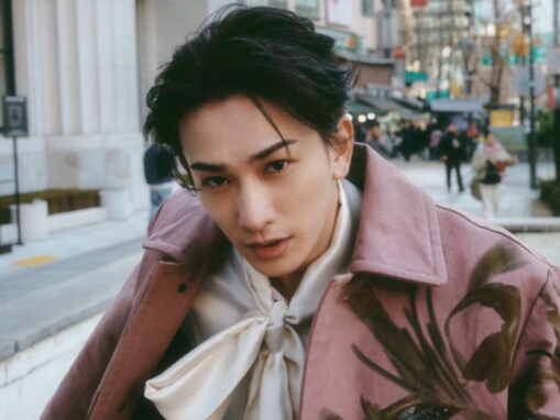 「王子様だ」町田啓太、写真集発売決定！ カット先行公開に「こんなカッコよくピザ食べる人いる！？」