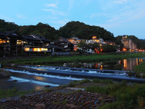 【鳥取県の人気ホテル】「三朝温泉 三朝館」は敷地内から湧き出る自家源泉が自慢