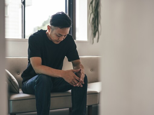 39歳男性、年収350万円、都内在住。両親との実家暮らしで「母親には言えない秘密」とは