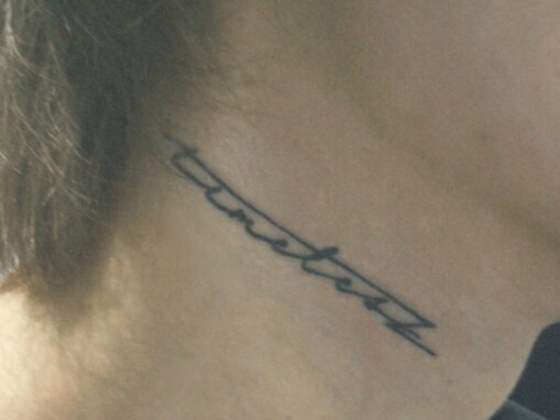 「え！！」松島聡、首にタトゥー？ “需要しかない”姿に反響「グッズ化希望」「欲しいに決まってる」