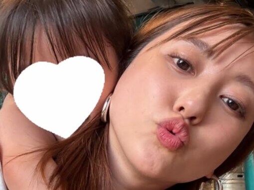 菊地亜美、豪華なシンガポール旅行ショット公開。娘たちとプライベート満喫「ご飯も美味しそうすぎる」