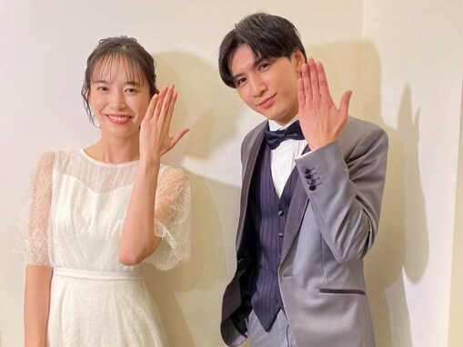 「美し過ぎる夫婦」WEST.藤井流星＆井桁弘恵、“新婚”ショット公開「結婚指輪…破壊力抜群」「美しくて最高」