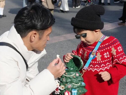 「最高すぎます」鹿島アントラーズ選手、息子とのディズニーショット公開「おそろコーデ可愛い」