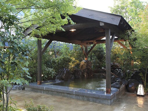 【大阪府の人気スーパー銭湯】「天然露天温泉 スパスミノエ」は本格的な森の露天風呂が楽しめる施設。休憩スペースも充実