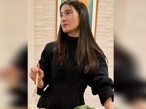 「凄い肉」土屋太鳳、自宅？ で食事中プライベートショット公開「成長を感じました」「真面目に向き合ってる」