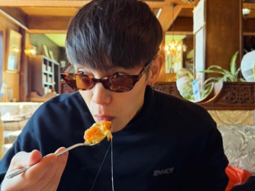 「あれ、チーズも食べるんですね」窪田正孝、レアな食事ショットに驚きの声「別人やなぁ」「かっこよすぎる」