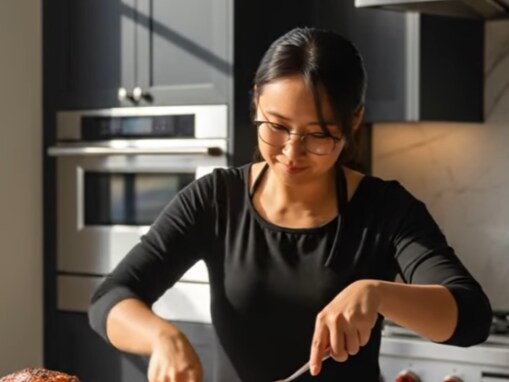 「色んな加藤さんいますねw」加藤夏希、AI動画に反響「チキンがデカい」「料理姿のなっちゃんも可愛すぎる」