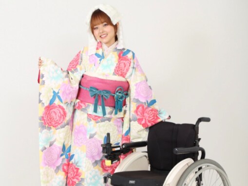 「20歳まで生きられない病気って」難病の車いすモデル、成人の日に感動の報告。「勇気をもらいました」