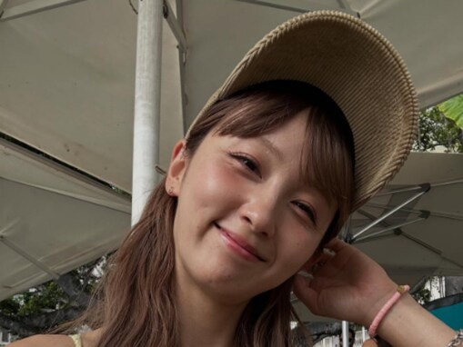 「5枚目の写真ヤバい！」Dream Ami、超ハイレグ水着姿を披露！ 「Tバックの後ろ前みたい」「生脚たまらん」