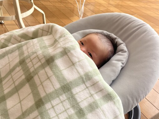 「こわい」プロサッカー選手、赤ちゃん育児中の姿に「この布団の掛け方はヤバくない？」「息苦しいかも」心配の声