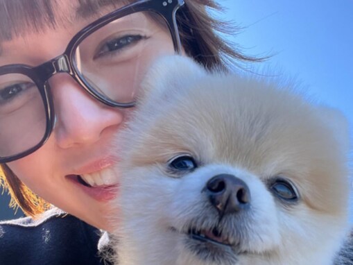 「飼い主さんに似て優しい顔」佐藤栞里、愛犬と箱根旅行へ！ 「天使と天使やん」「ぬいぐるみかと」