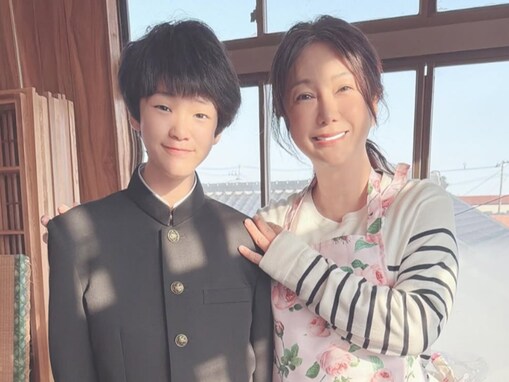 「びっくりしたぁ!!」はるな愛、「私の子供紹介します！」花柄エプロン姿に「ママアイドル」「綺麗」の声