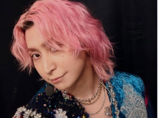 「どメロい」佐久間大介、「ゆるふわヘア」披露でファン興奮！ 「衝撃すぎて心臓止まるかと思った」