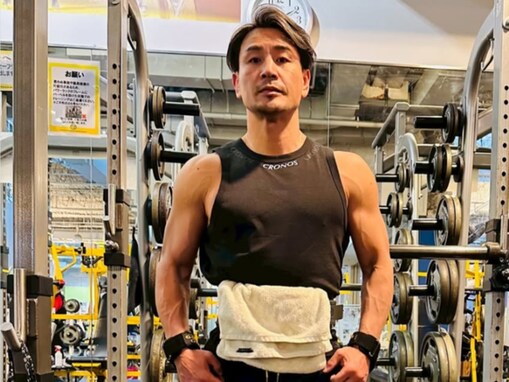 「ウエスト30cmくらいですか！？」魔裟斗、スタイル抜群な“弟子”とのトレーニングショットを公開！