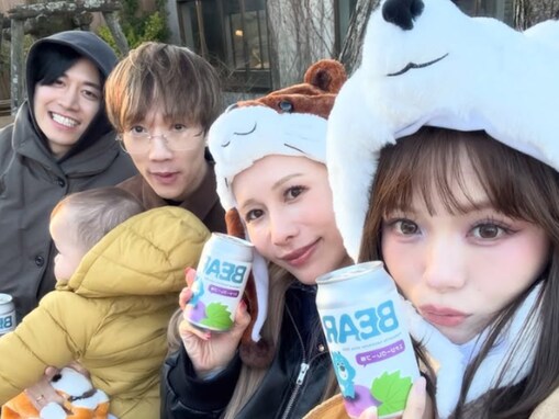 「まさに理想のご夫婦」人気YouTuberの美人妻、三家族大集合ショット公開「混ざりたすぎる」「幸せな絵」