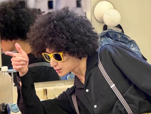 「このスタイルでもかっこいいのは天才」佐久間大介、アフロ姿に反響「アフロも似合う男って何事なの？」