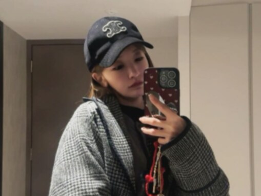 「タイツは60デニール以上」板野友美、美脚際立つミニ丈コーデを披露「めちゃくちゃスタイルいい」