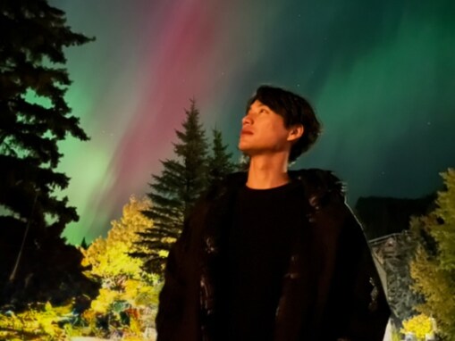 「本物だったんだ」福士蒼汰、海外でオーロラを鑑賞！ 「奇跡的な写真」「肉眼でオーロラ見れるのすごすぎる」