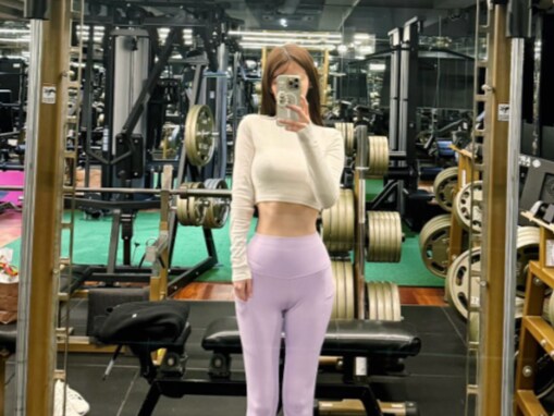 ダレノガレ明美、ぴっちりウエアでくびれがすごい圧巻スタイル披露！ プライベートショット多数公開