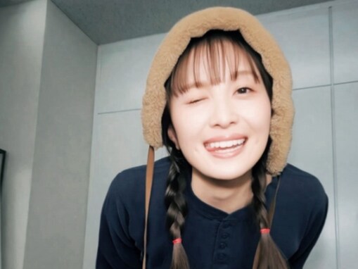 「どーちたんお腹なんて出しちゃって」百田夏菜子、腹ちらショットに反響！ 「スタイル良すぎ」