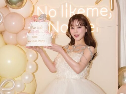 「令和のティンカーベルですか？」福岡みなみ、美脚際立つドレス姿を披露「スタイル良くて美しすぎる」