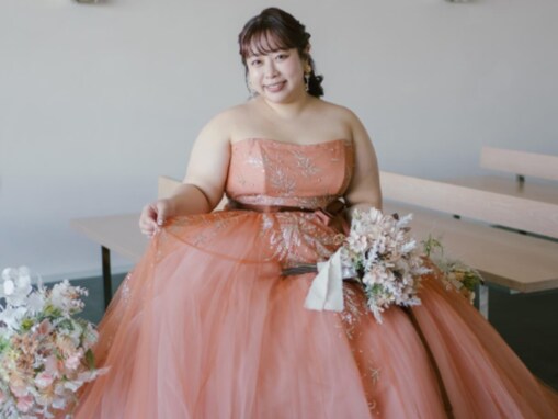 「お姫様みたい」結婚発表の餅田コシヒカリ、カラーウエディングドレス姿を披露！ 「もっと惚れちゃうねー」