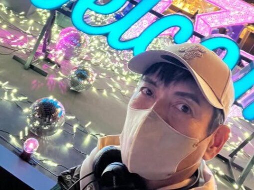 「コレには少し訳がありまして」沢村一樹、日比谷での意味深自撮りショットに反響「かっこいい」「何だろう」