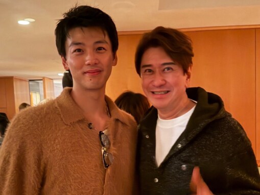 「マジでデカい…」川崎麻世、人気イケメン俳優とのツーショットを公開！ 「こんなに背が高いの？」