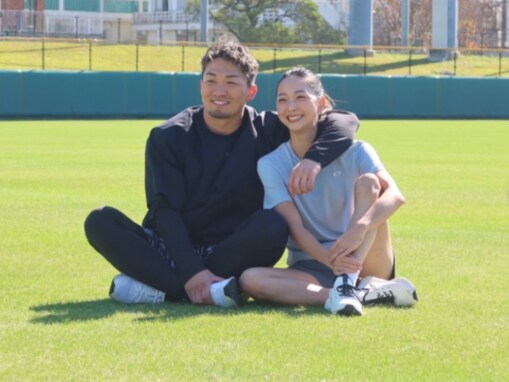 「愛理ちゃんの方が足長くね」鈴木誠也、美男美女の夫婦ショットに反響「めっちゃお似合い」「お美しい」