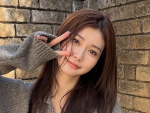 「お洒落でスタイル抜群」めるる、超ミニから美脚を披露！ 「脚も髪も長くて綺麗」「可愛すぎる」