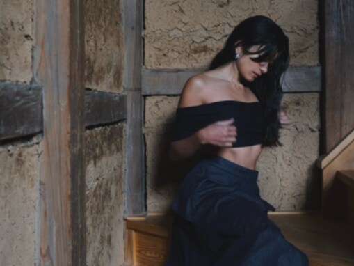 「風邪惹くなよ」ローラ、色っぽい肌見せコーデに反響「いつもと違う感じです…」「すごい大人らしさ」