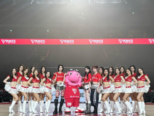 「デッッッッッッッカ」IS:SUE、抜群スタイルが話題に！「骨格芸能人」「10頭身くらいありませんか？」