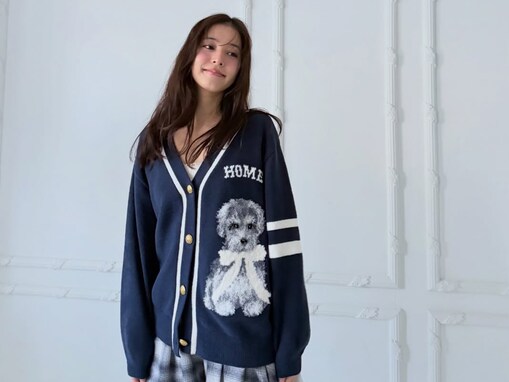 「がち女神」新木優子、SNIDEL HOMEとのコラボアイテムで美脚を披露！ 「どれも本当にかわいいすぎる」