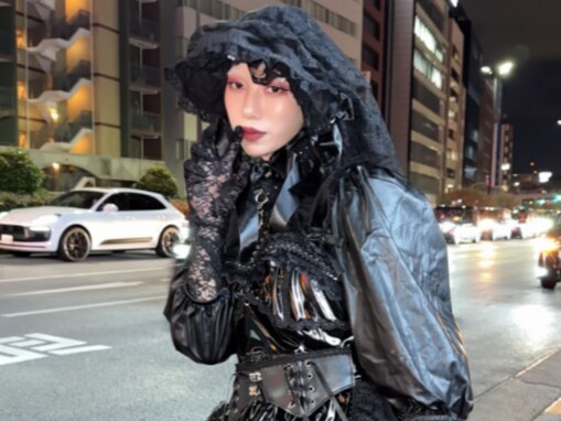 「魔女みたいで可愛い」美人YouTuber、レディー・ガガライブ参戦服に反響！ 「ガガちゃんの世界観すぎる」