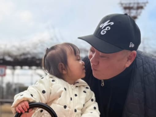 「撮影はもちろん未姫さん」山本圭壱、娘とのツーショット公開「めっちゃ嬉しそう」「幸せが溢れてますね」