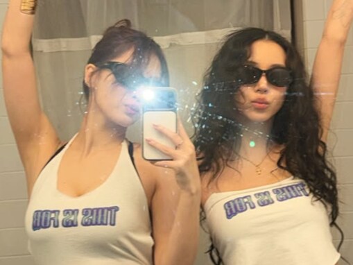 「布少ないよ！」モモ、大胆過ぎる衣装ショットに反響「美しすぎて気絶しそう！」「削除してください」